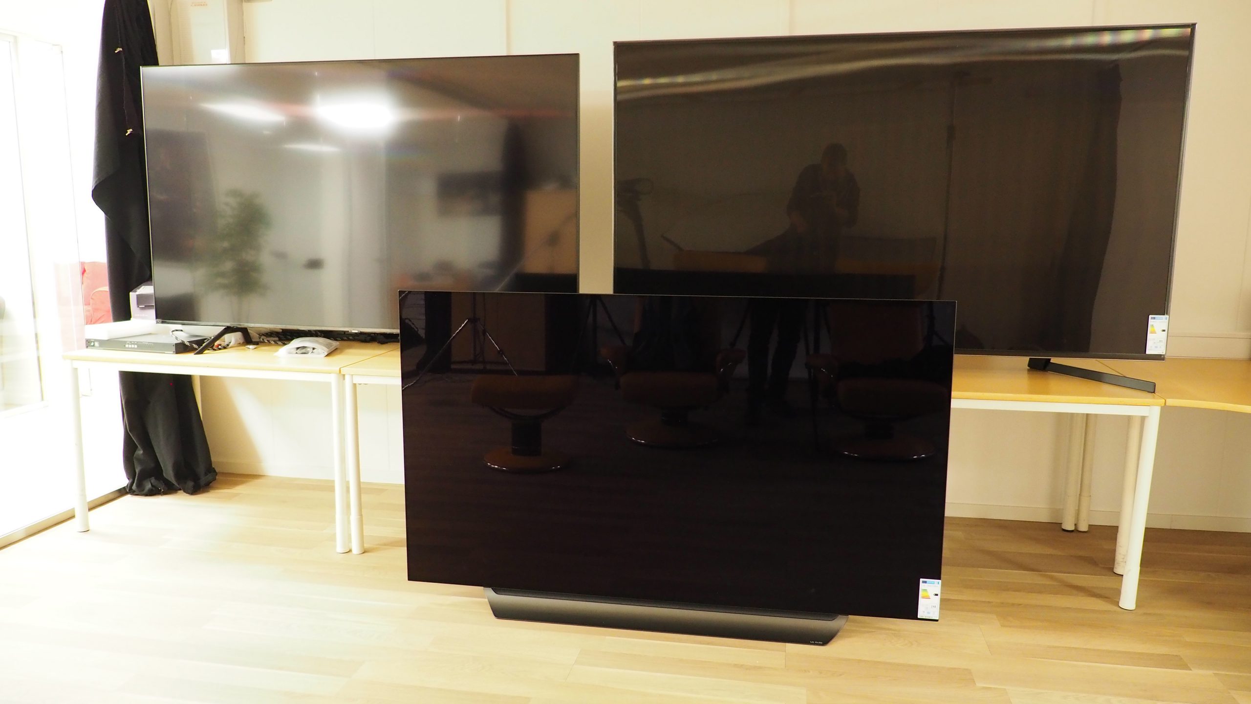 Sony XH95 reflections