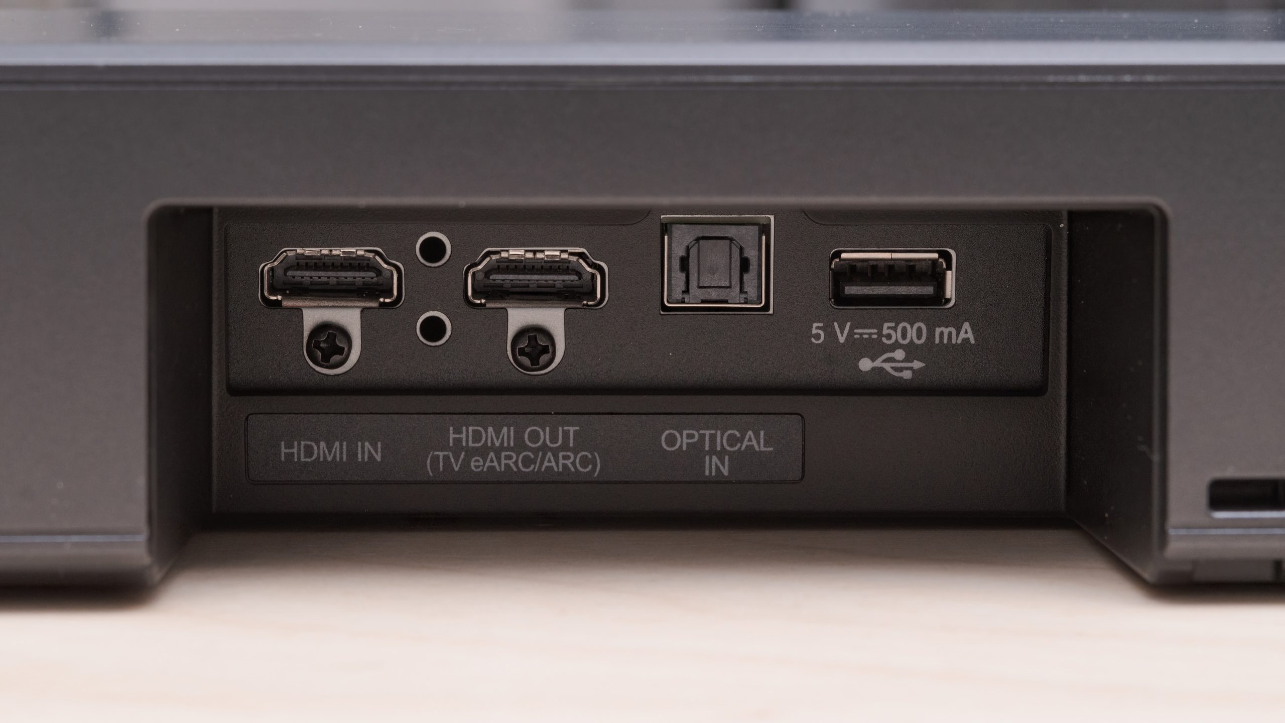 SN8YG har en HDMI-inngang i tillegg til en utgang med eARC for høyoppløst lyd via lydreturen. Optisk digitalinngang er også på plass, i tillegg til en USB-tilkobling for mediafiler på minnepinne. Foto: LG