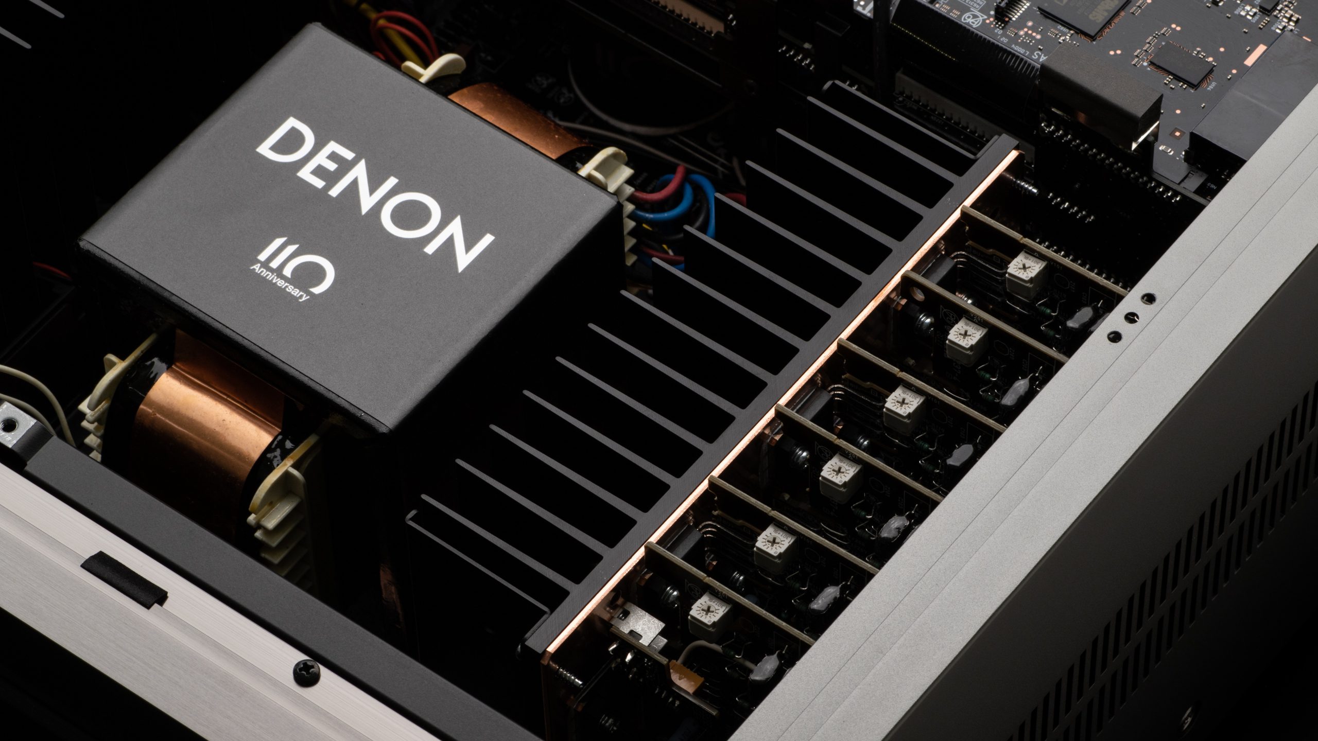 Denon AVR-A110 Power_Amplifier_right