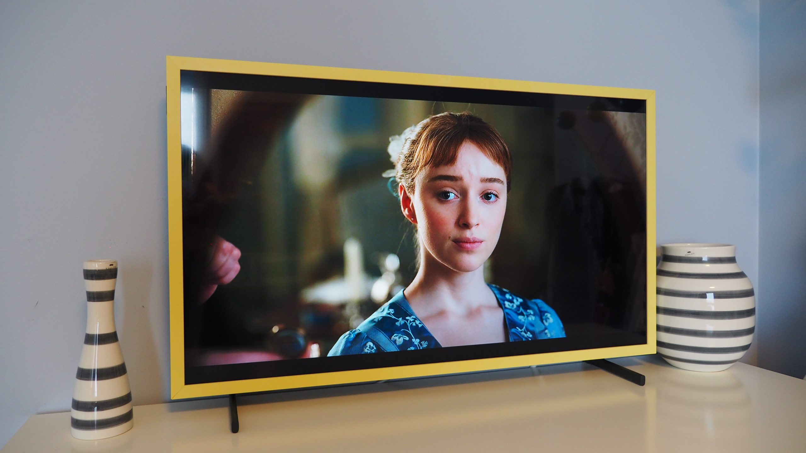 midt i intetsteds Afhængighed fra nu af Review: Samsung The Frame 32" (QE32LS03T) | Stylish Mini-TV