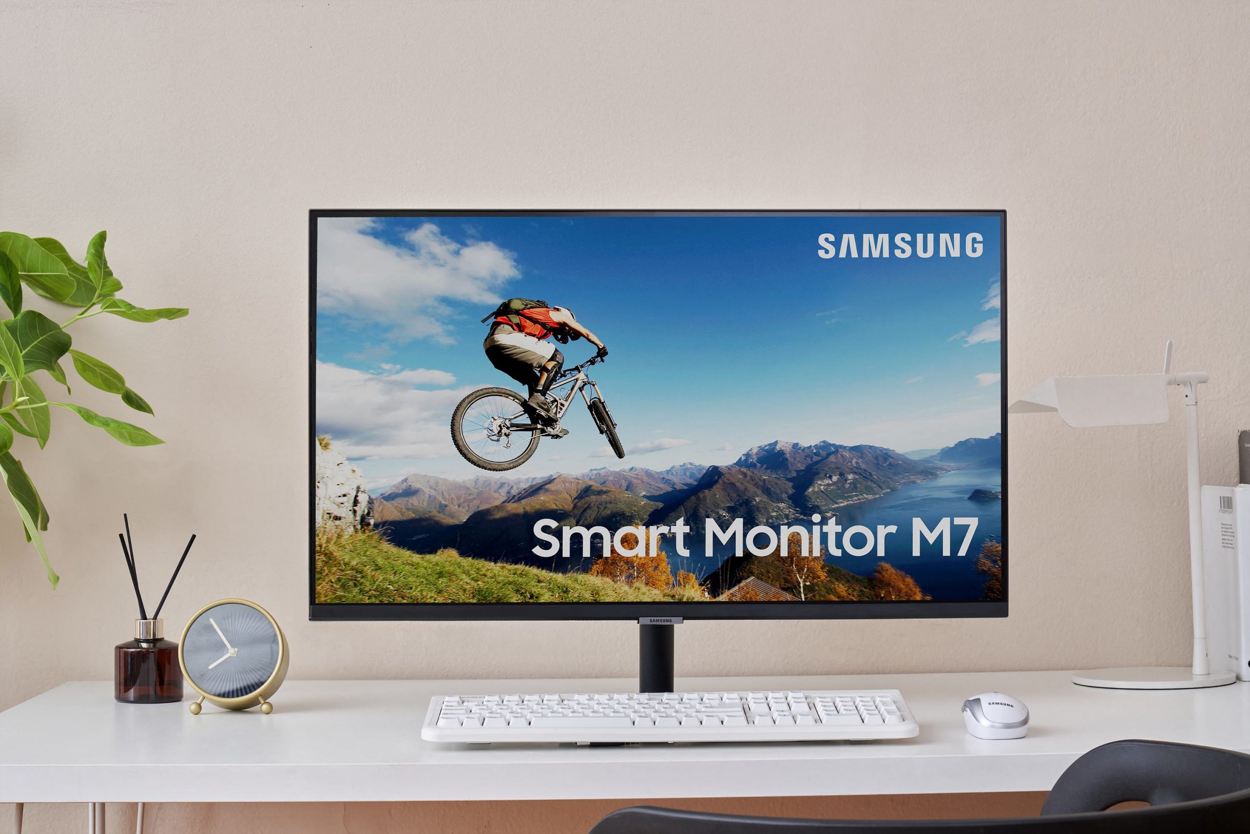 SAMSUNG M5 Series 27-Inch FHD 1080p Smart Monitor & Streaming TV  (Tuner-Free), Netflix, HBO, Prime Video, & More, Apple Airplay, Bluetooth,  Built-in