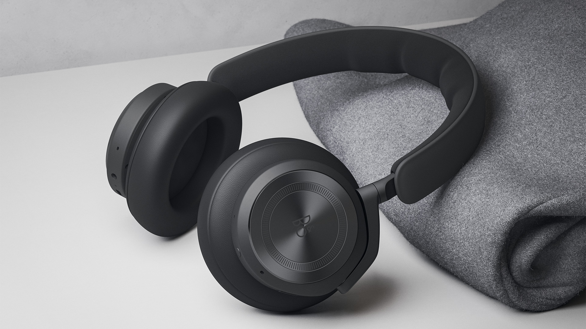 Review: Bang & Olufsen Beoplay HX | Middle Class Without Advantages