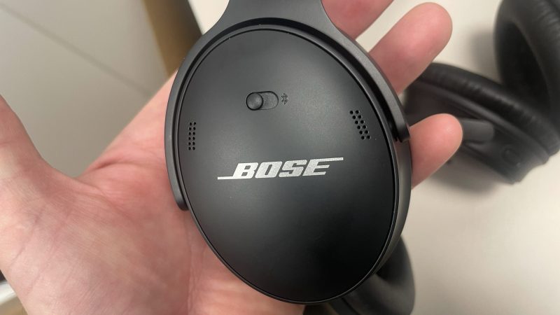 Bose QC45 microphones