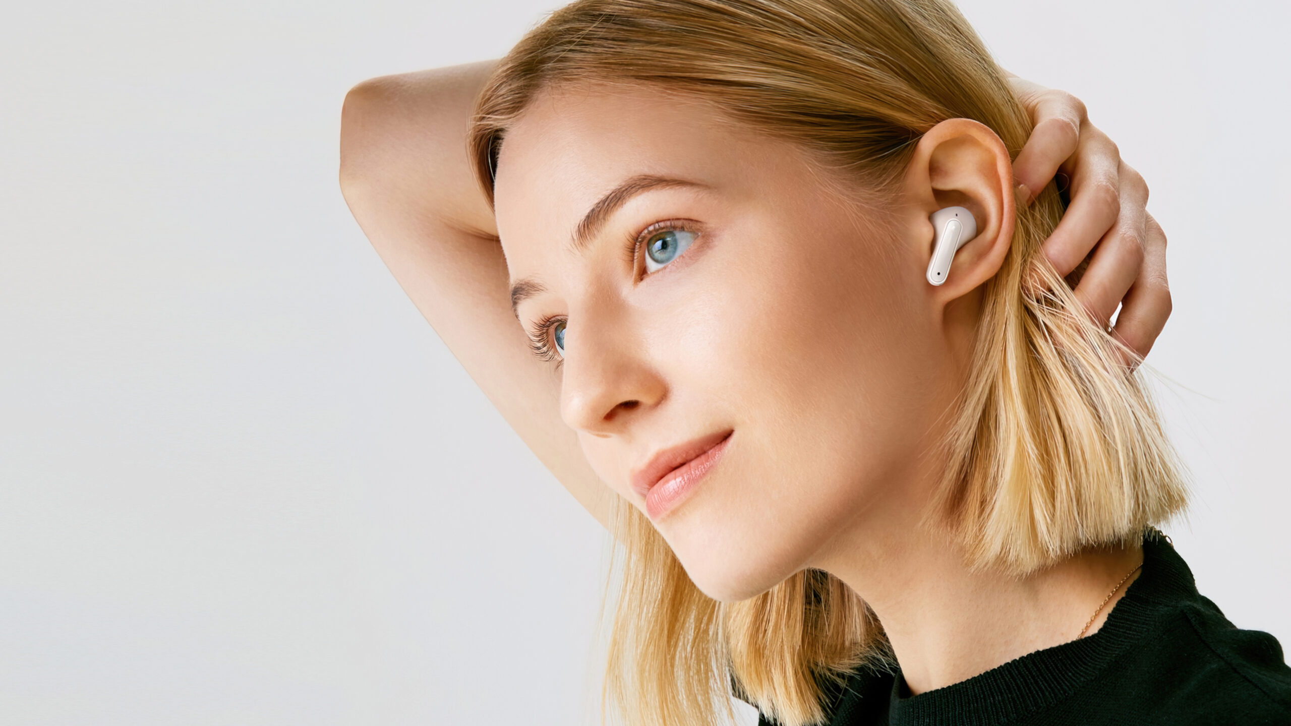 LG Tone Free FP8 lifestyle(3)