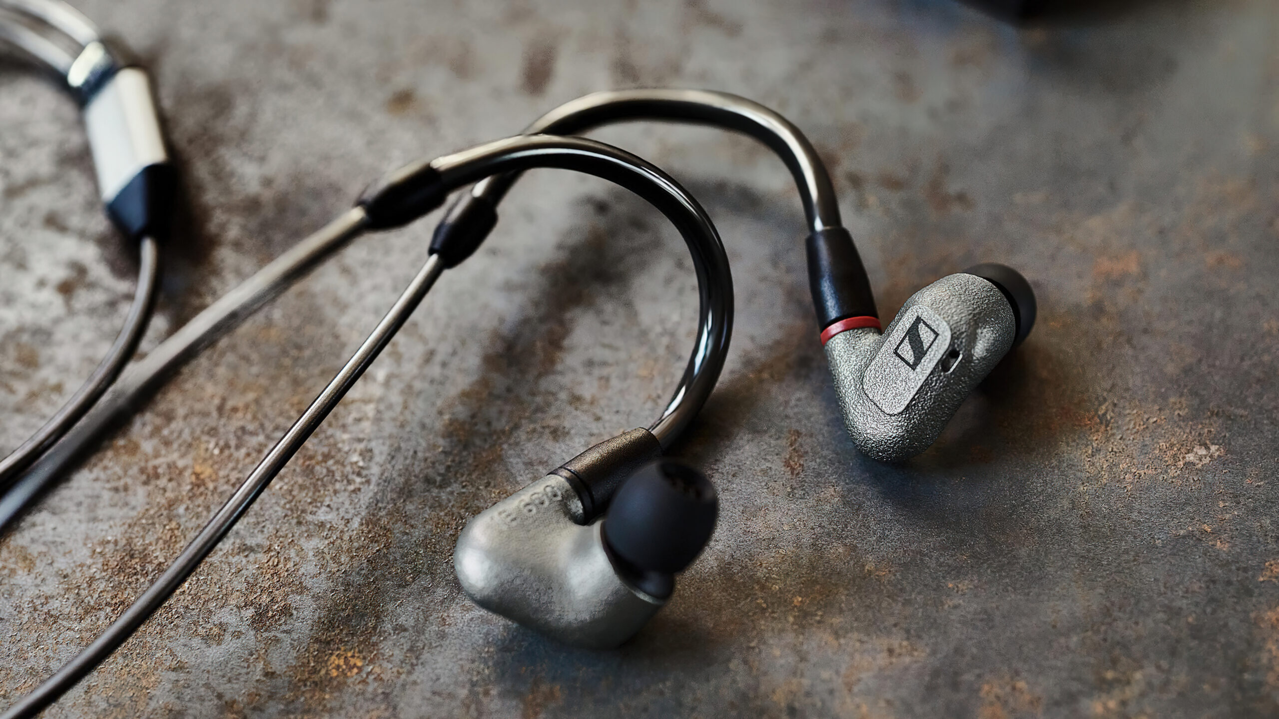 Sennheiser IE600 lifestyle LB scaled 1 scaled 1 Sennheiser IE600 lifestyle LB scaled 1 scaled 1