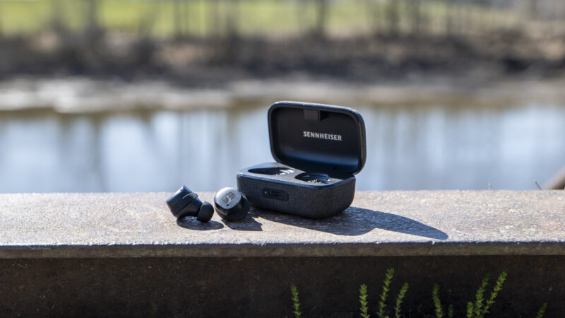 Sennheiser Momentum True Wireless 3 MTW3 spread