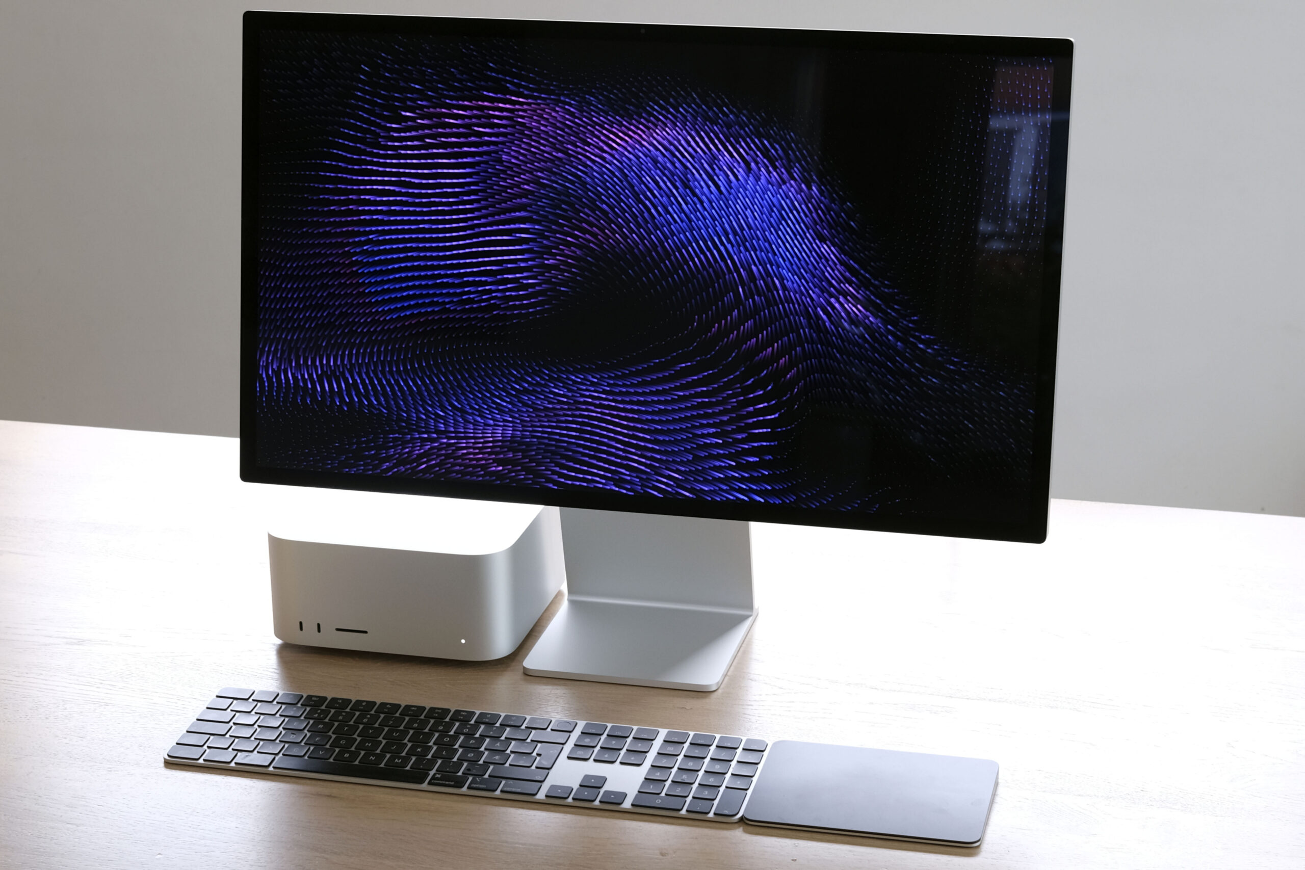 Review: Apple Studio Display  Expensive Apple Display With Excellent  Picture