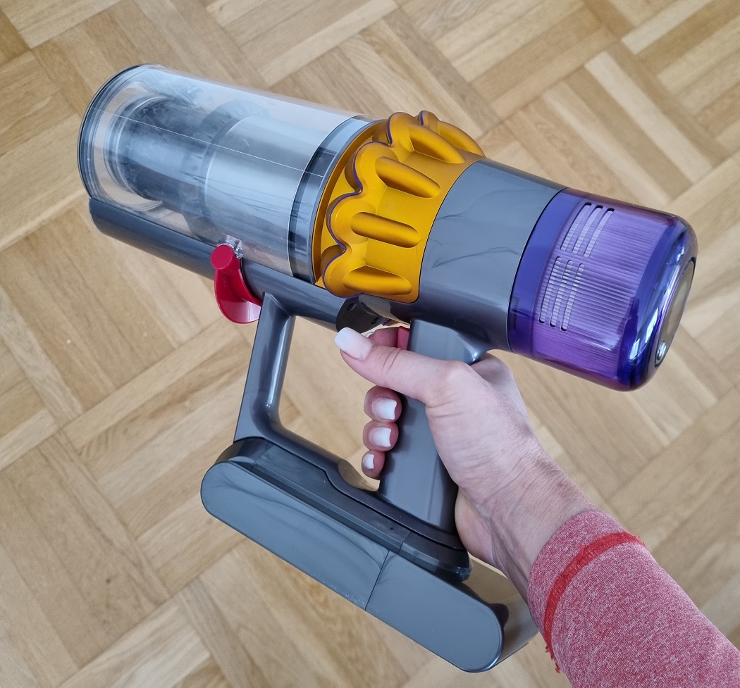 Dyson V15