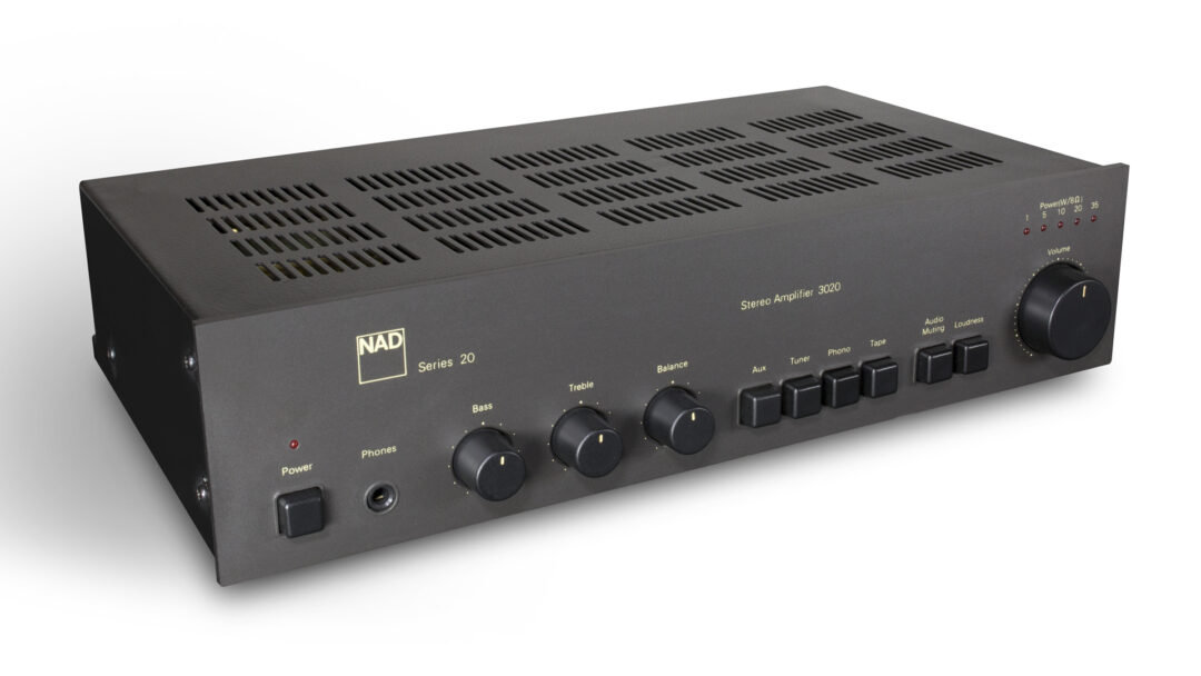 NAD 3020 integrated amplifier