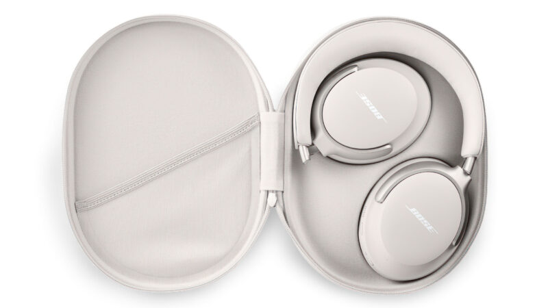 Bose QuietComfort Ultra Headphones_greywhite in case