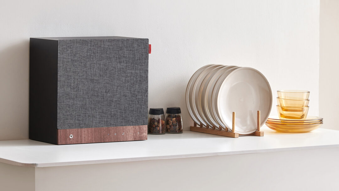 Square stereo speaker for your bookshelf